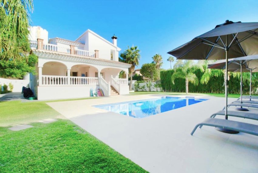 R3584437-Villa-For-Sale-Nueva-Andalucia-Detached-5-Beds-585-Built