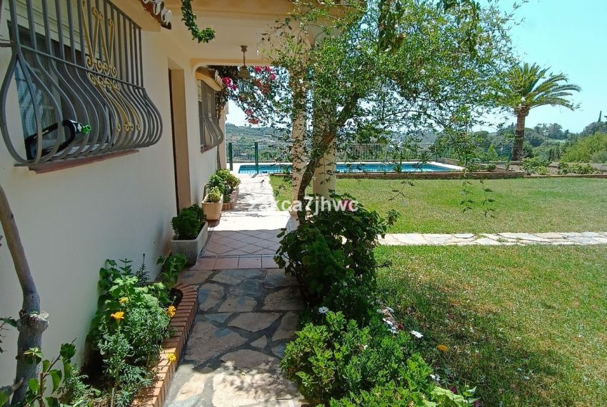 R3639662-Villa-For-Sale-Estepona-Finca-6-Beds-346-Built-2