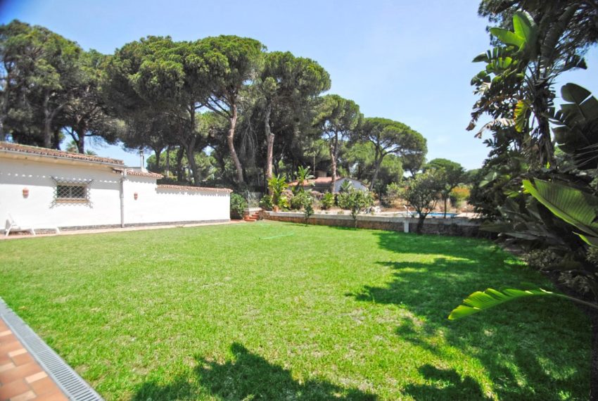 R3834694-Villa-For-Sale-Elviria-Detached-10-Beds-518-Built-1