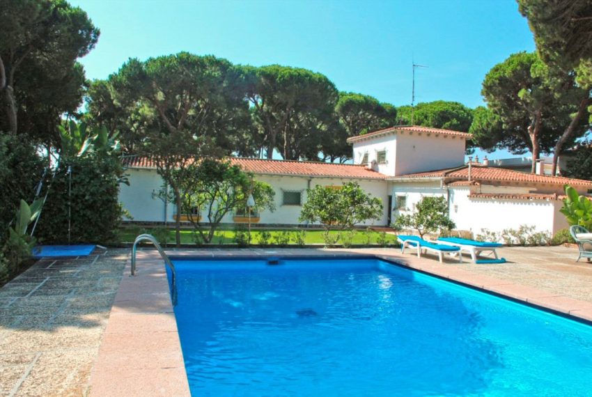 R3834694-Villa-For-Sale-Elviria-Detached-10-Beds-518-Built