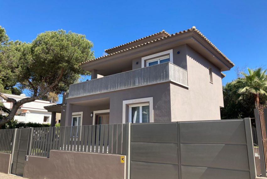 R4059655-Villa-For-Sale-Elviria-Detached-5-Beds-334-Built