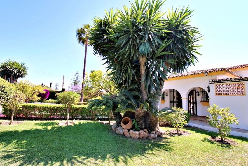 R4074007-Villa-For-Sale-San-Pedro-de-Alcantara-Detached-4-Beds-337-Built-1