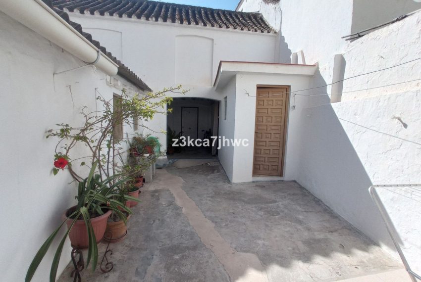 R4153975-Villa-For-Sale-Estepona-Semi-Detached-4-Beds-280-Built-11