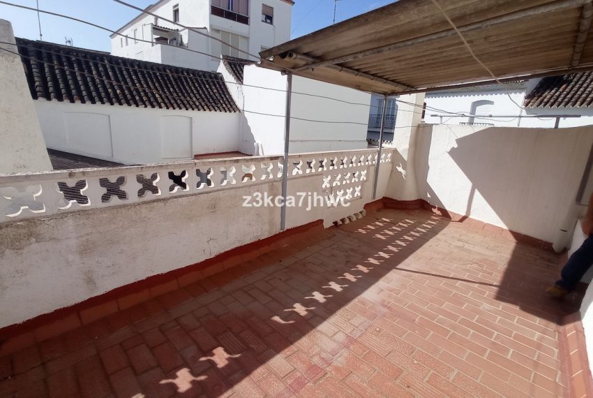 R4153975-Villa-For-Sale-Estepona-Semi-Detached-4-Beds-280-Built-3