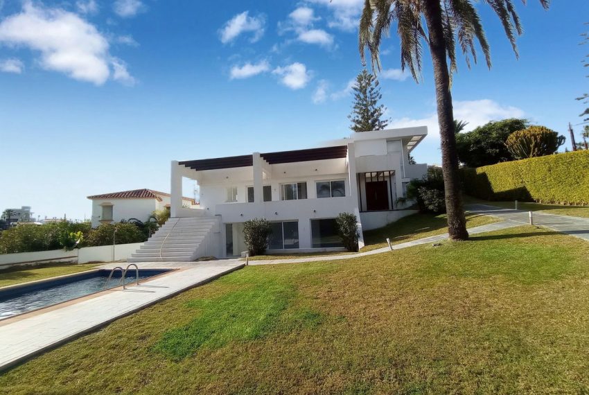 R4202746-Villa-For-Sale-Nueva-Andalucia-Detached-7-Beds-504-Built-2