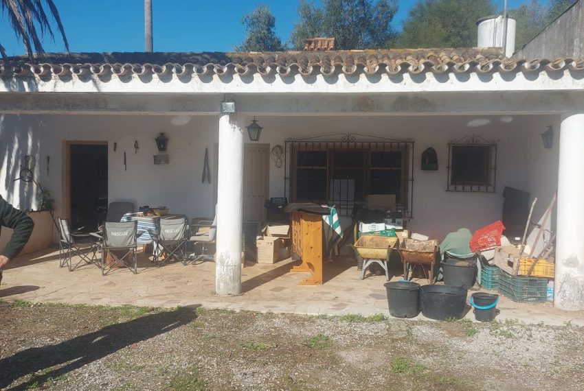 R4215340-Villa-For-Sale-Estepona-Finca-2-Beds-140-Built