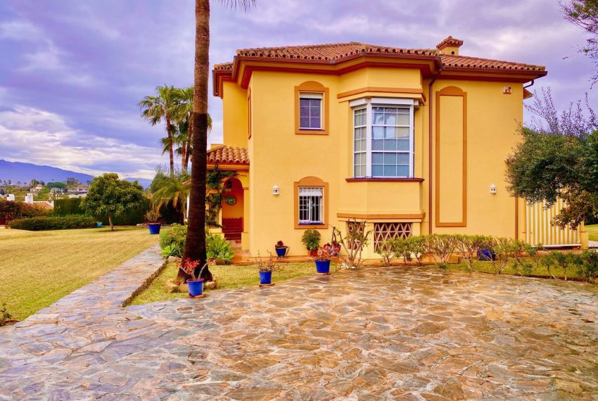 R4266268-Villa-For-Sale-Atalaya-Detached-4-Beds-290-Built-1