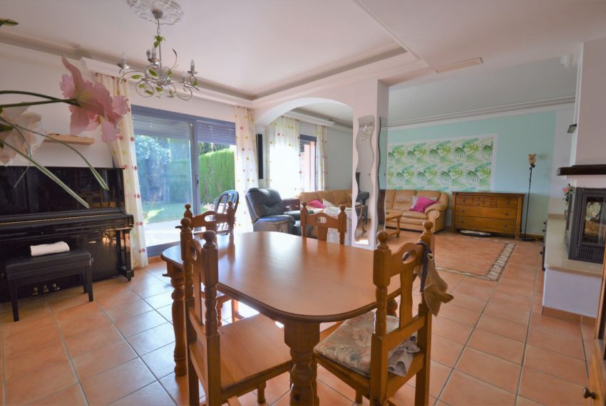 R4317106-Villa-For-Sale-Nueva-Andalucia-Semi-Detached-5-Beds-171-Built-9