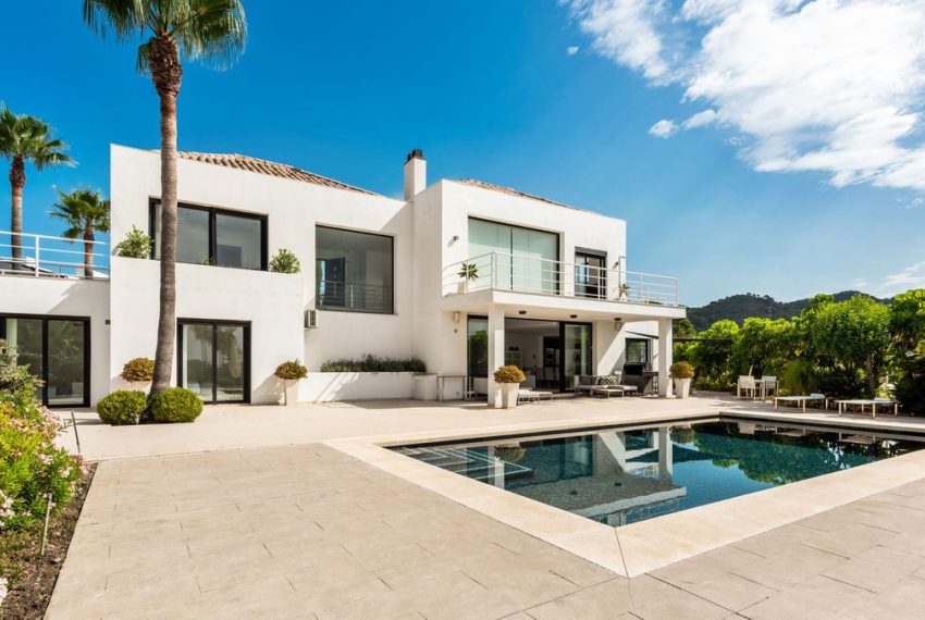 R4384786-Villa-For-Sale-Benahavis-Detached-5-Beds-385-Built-1