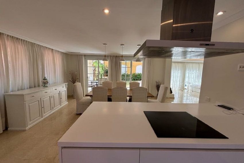 R4423612-Villa-For-Sale-Puerto-Banus-Semi-Detached-5-Beds-230-Built-9