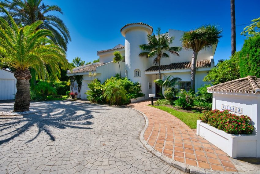 R4432840-Villa-For-Sale-Marbella-Detached-4-Beds-350-Built-1