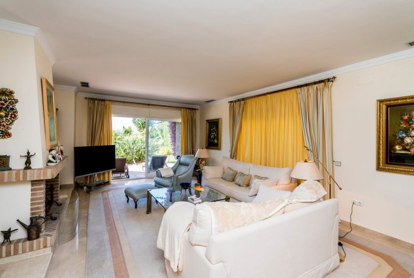 R4432840-Villa-For-Sale-Marbella-Detached-4-Beds-350-Built-11