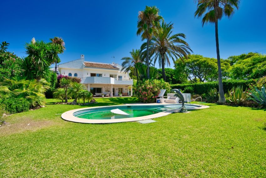 R4432840-Villa-For-Sale-Marbella-Detached-4-Beds-350-Built-2