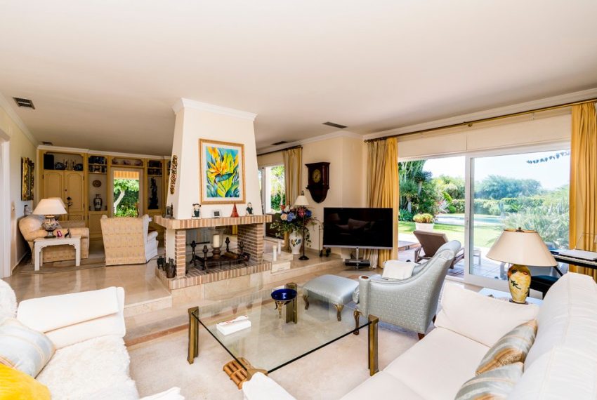 R4432840-Villa-For-Sale-Marbella-Detached-4-Beds-350-Built-3