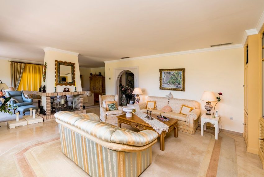 R4432840-Villa-For-Sale-Marbella-Detached-4-Beds-350-Built-8