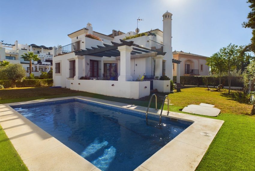 R4560457-Villa-For-Sale-Estepona-Detached-4-Beds-240-Built-2