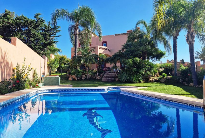 R4581370-Villa-For-Sale-Rio-Real-Detached-7-Beds-276-Built-6