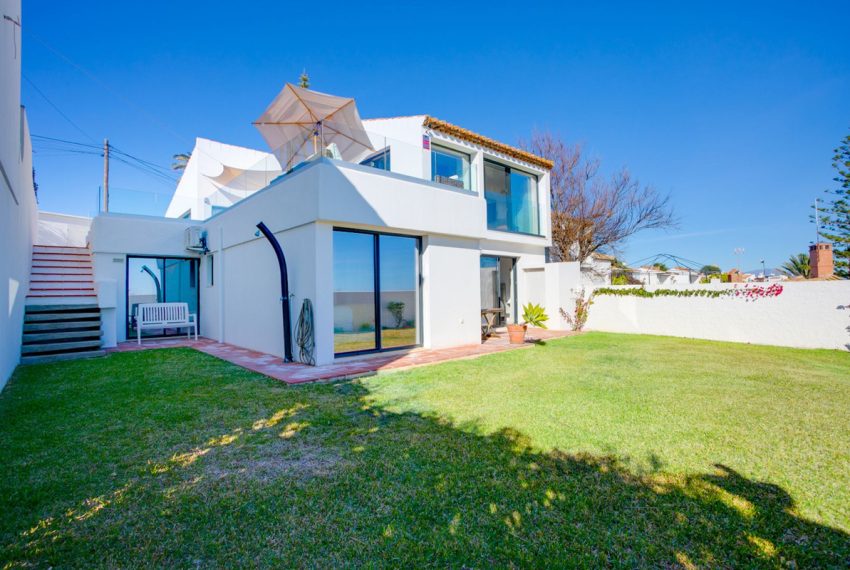 R4620325-Villa-For-Sale-Estepona-Detached-3-Beds-165-Built