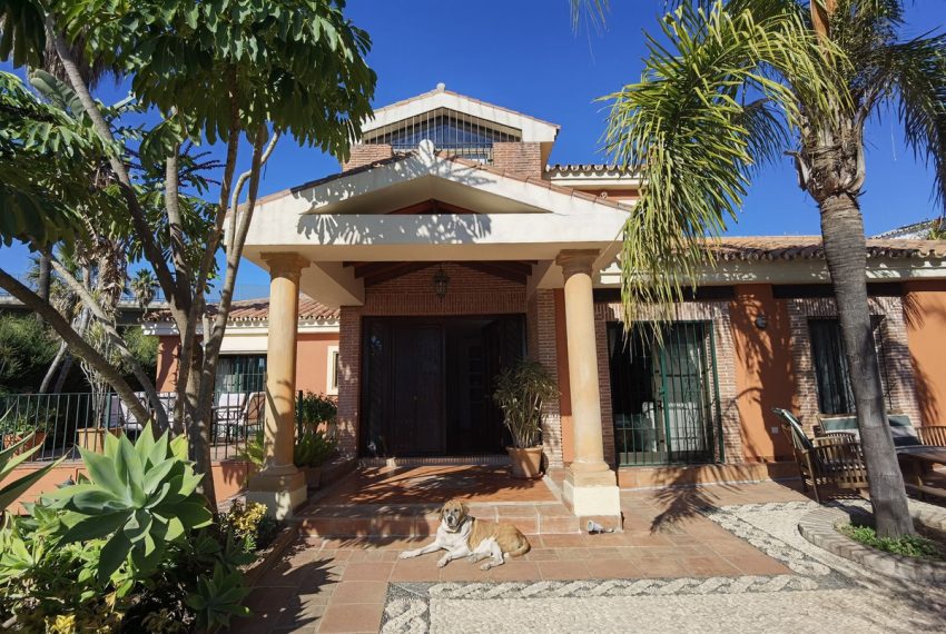 R4626031-Villa-For-Sale-Nueva-Andalucia-Detached-5-Beds-300-Built