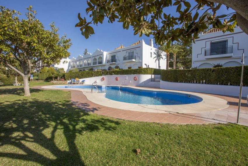 R4633165-Villa-For-Sale-Nueva-Andalucia-Semi-Detached-4-Beds-194-Built-1