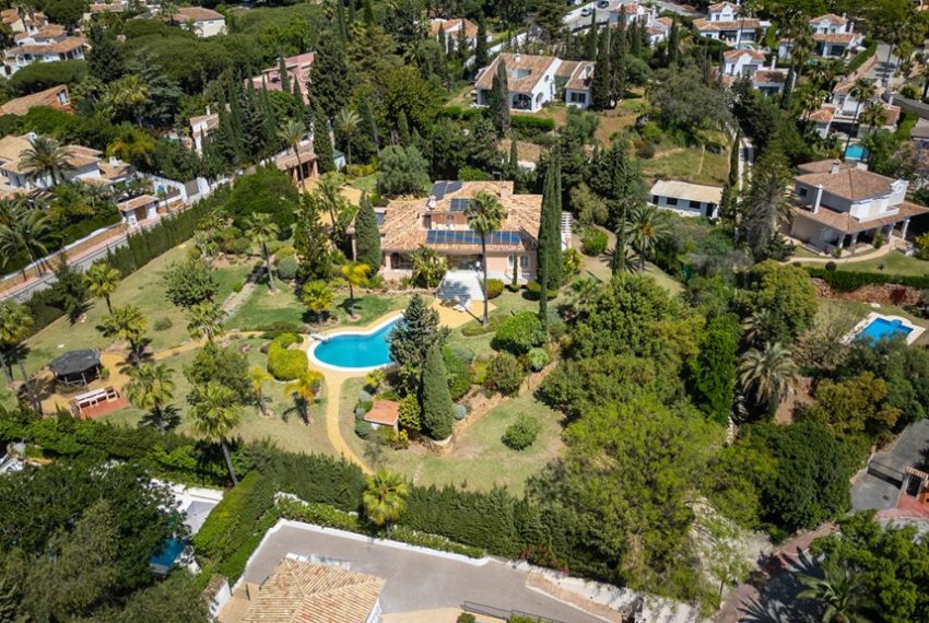 R4677538-Villa-For-Sale-Elviria-Detached-4-Beds-630-Built-1