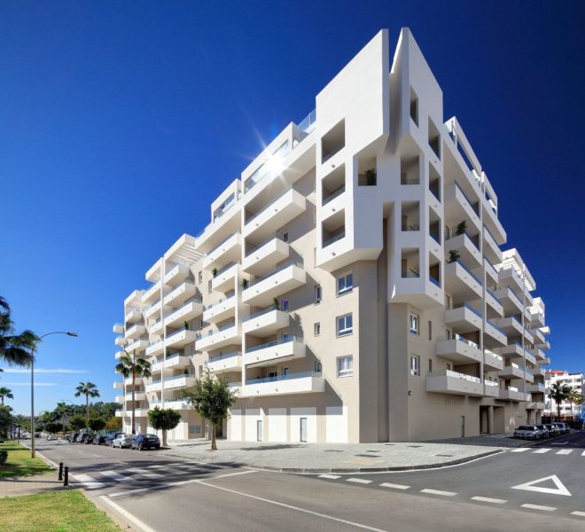 R4722274-Image 1-Middle Floor - 3 Beds - 103 Built