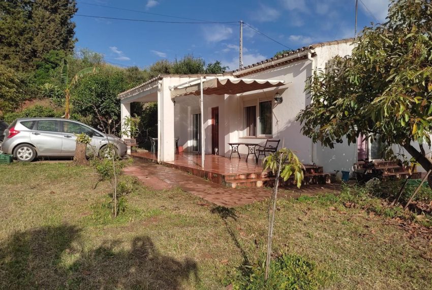 R4794406-Villa-For-Sale-Estepona-Detached-2-Beds-90-Built-2