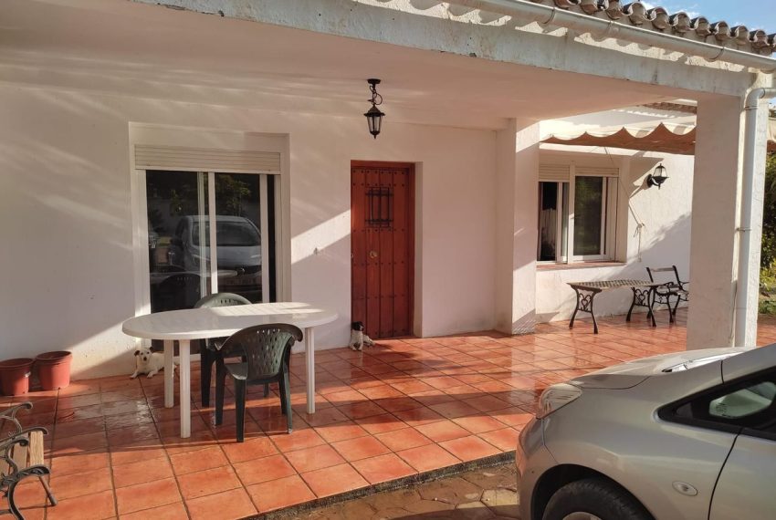 R4794406-Villa-For-Sale-Estepona-Detached-2-Beds-90-Built