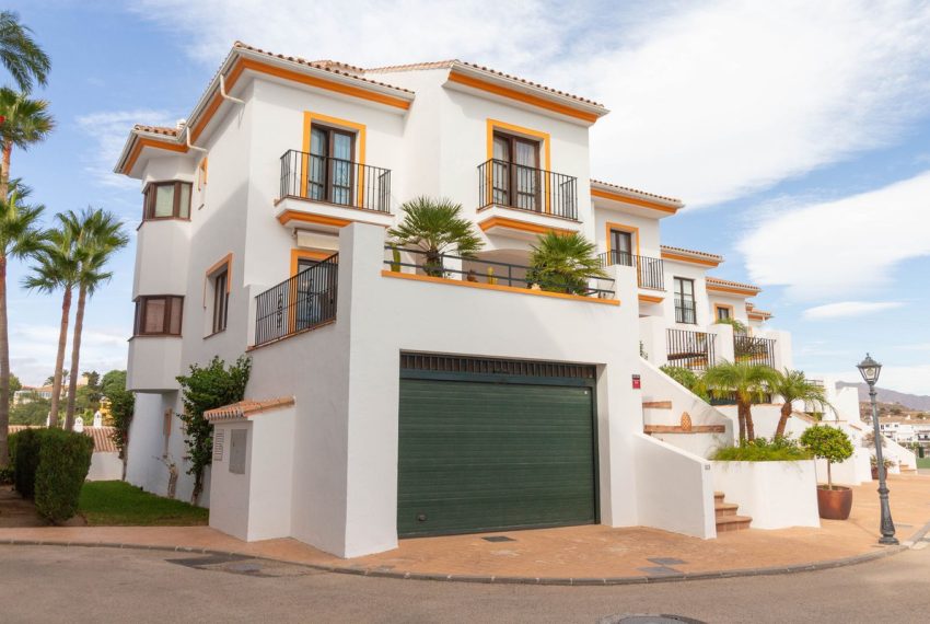 R4825468-Villa-For-Sale-Miraflores-Semi-Detached-5-Beds-369-Built