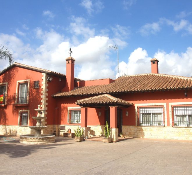 R4827352-Image 1-Finca - 6 Beds - 191 Built