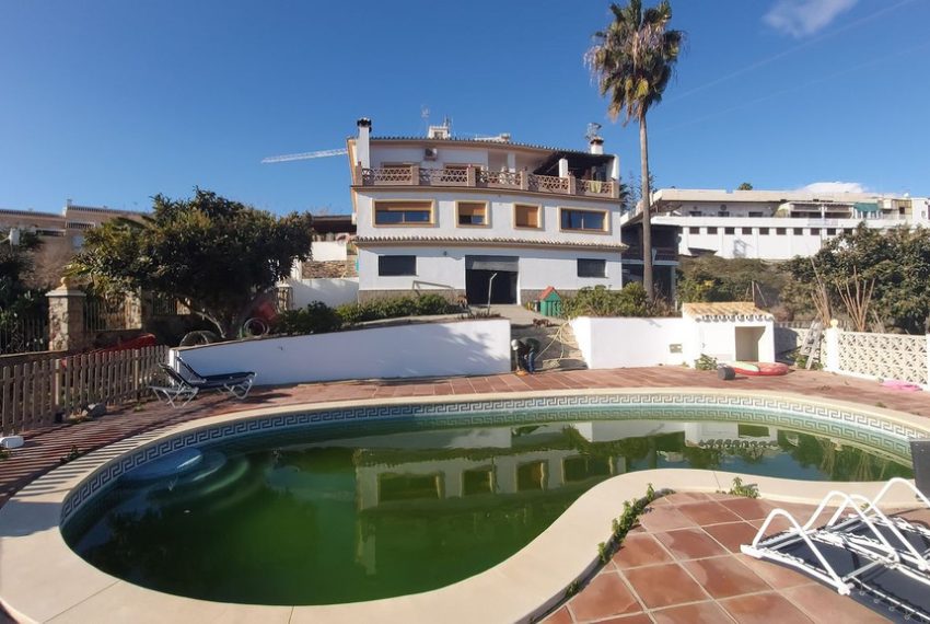 R4829611-Villa-For-Sale-Cancelada-Detached-9-Beds-660-Built-2