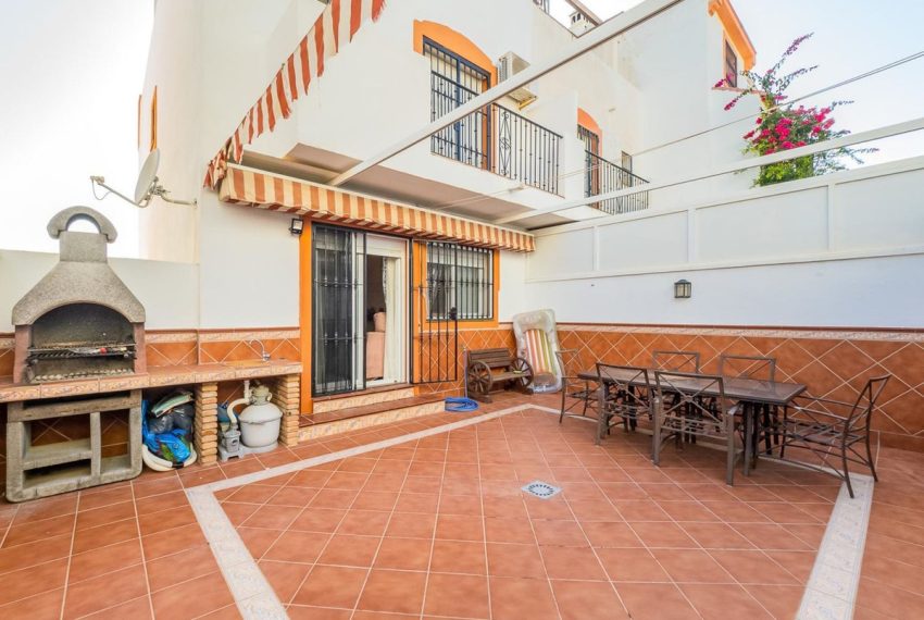 R4839739-Townhouse-For-Sale-Marbella-Terraced-6-Beds-219-Built