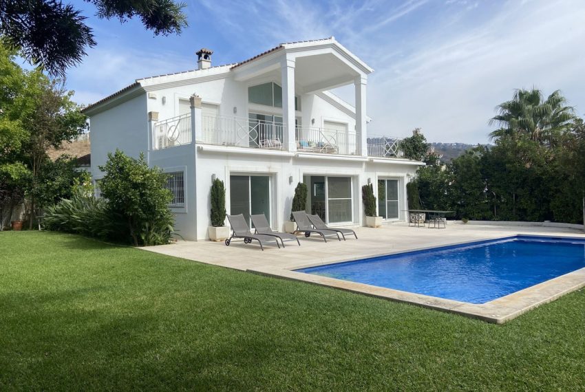 R4841491-Villa-For-Sale-Elviria-Detached-5-Beds-450-Built