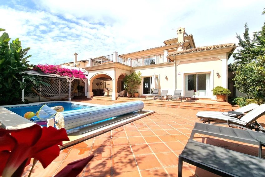 R4845688-Villa-For-Sale-Marbella-Detached-4-Beds-235-Built