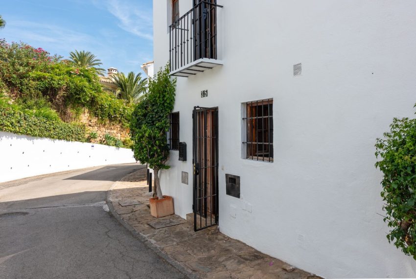 R4848946-Townhouse-For-Sale-Nueva-Andalucia-Terraced-2-Beds-89-Built-7