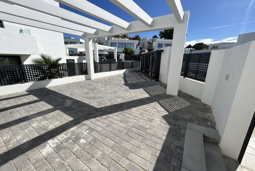 R4850854-Villa-For-Sale-Rio-Real-Detached-4-Beds-200-Built-3