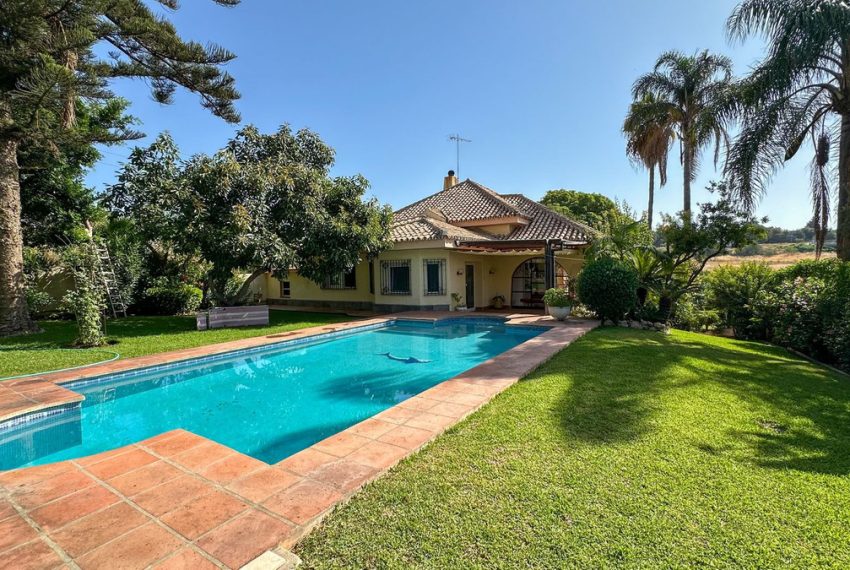 R4853791-Villa-For-Sale-Estepona-Detached-4-Beds-528-Built