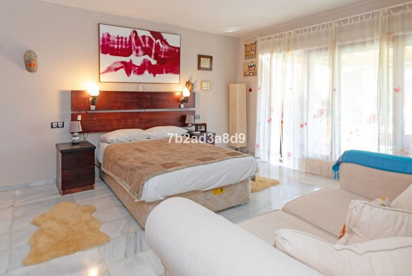 R4857553-Villa-For-Sale-Nueva-Andalucia-Detached-6-Beds-580-Built-19