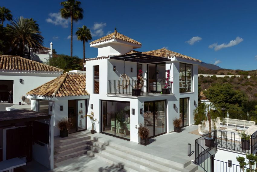 R4857994-Villa-For-Sale-Nueva-Andalucia-Detached-5-Beds-283-Built-2