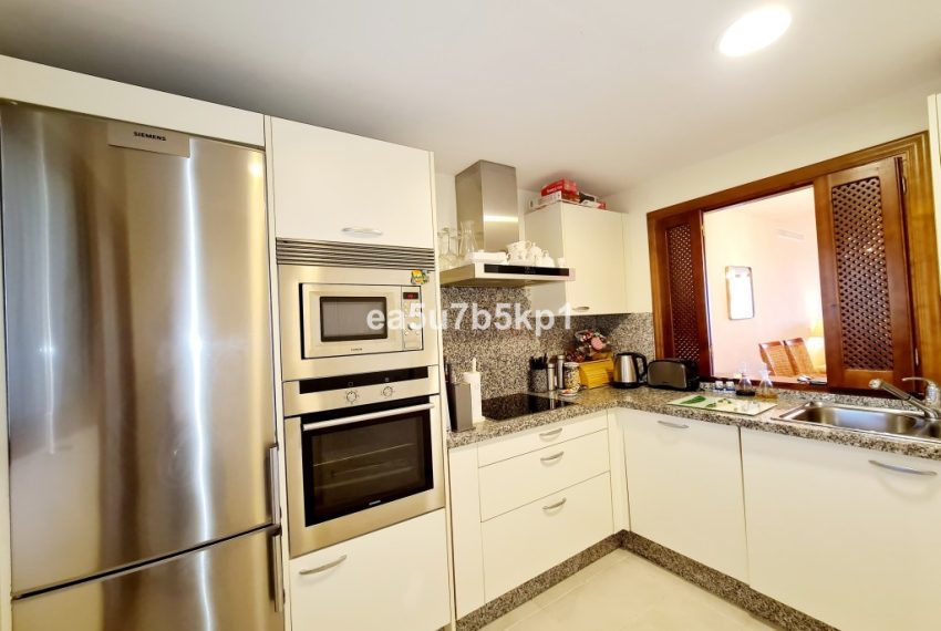 R4860943-Apartment-For-Sale-New-Golden-Mile-Penthouse-2-Beds-150-Built-11