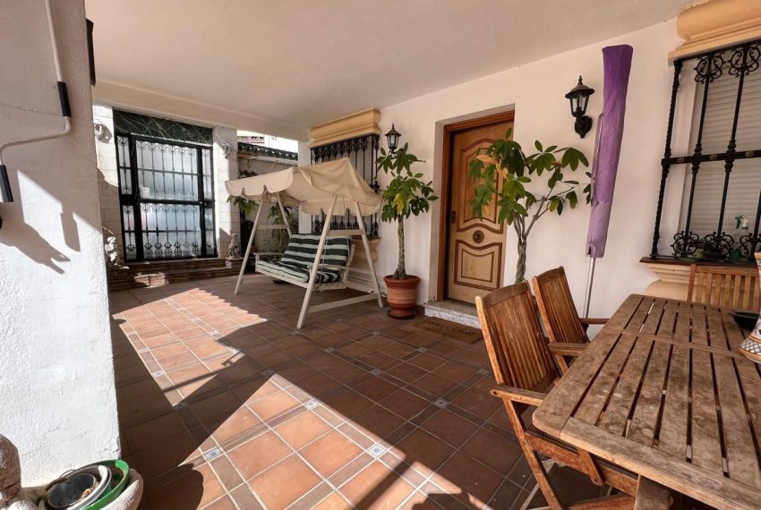 R4861207-Villa-For-Sale-Nueva-Andalucia-Semi-Detached-4-Beds-190-Built