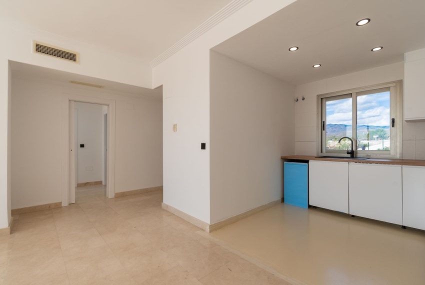 R4861270-Apartment-For-Sale-New-Golden-Mile-Penthouse-2-Beds-90-Built-5