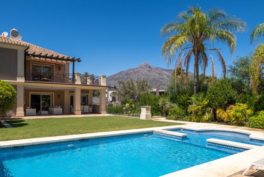 R4862368-Villa-For-Sale-Nueva-Andalucia-Detached-6-Beds-555-Built