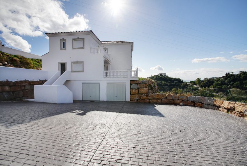 R4864381-Villa-For-Sale-Estepona-Detached-4-Beds-350-Built