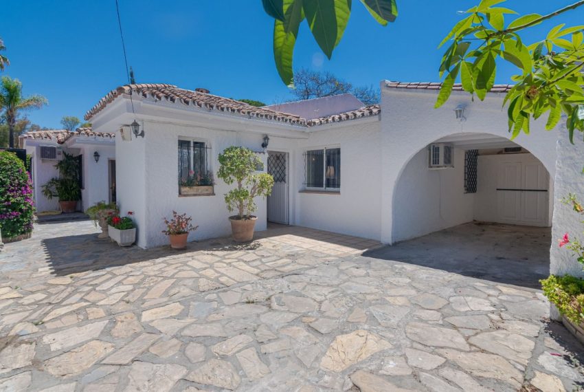 R4867480-Villa-For-Sale-Cortijo-Blanco-Detached-4-Beds-251-Built-1