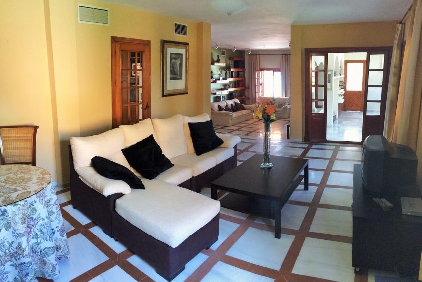 R2702894-Villa-For-Sale-Estepona-Detached-5-Beds-800-Built-7