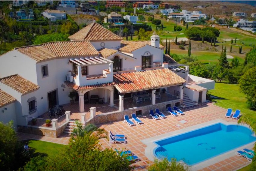 R3739750-Villa-For-Sale-Cancelada-Detached-9-Beds-760-Built