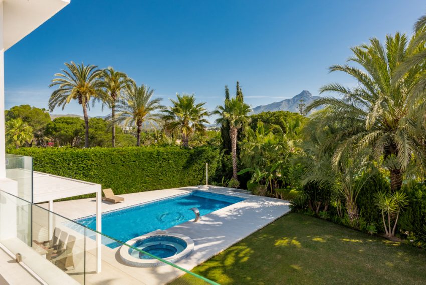 R3945406-Villa-For-Sale-Marbella-Detached-7-Beds-441-Built-1