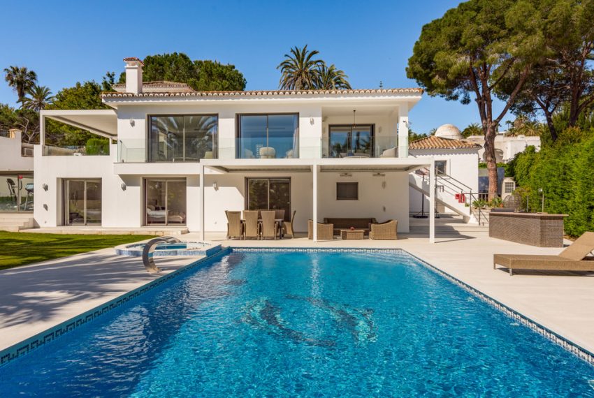 R3945406-Villa-For-Sale-Marbella-Detached-7-Beds-441-Built