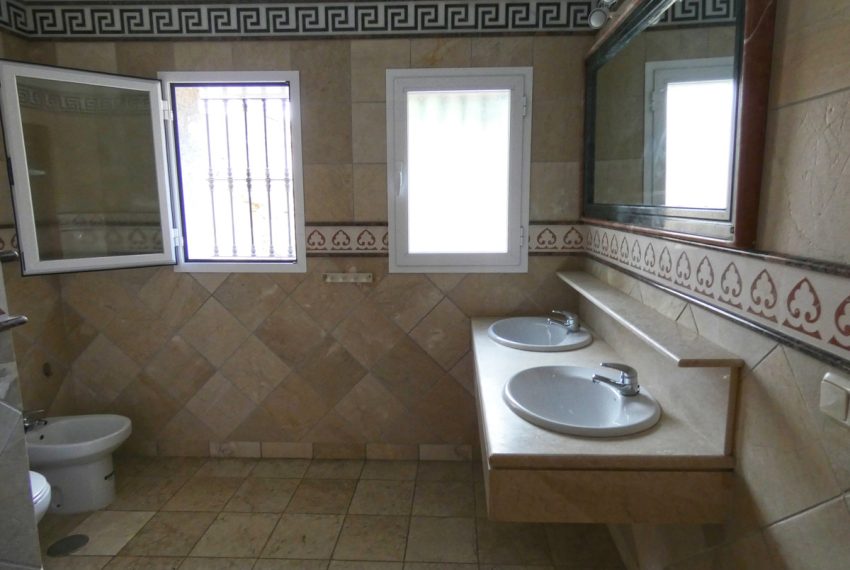 R4020805-Villa-For-Sale-Coin-Finca-2-Beds-240-Built-14